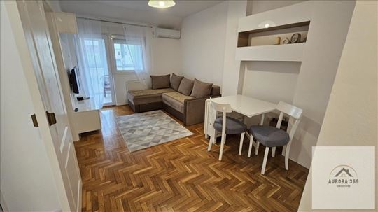 Prodaje Se OdliČan Jednoiposoban Stan U Novom Sadu