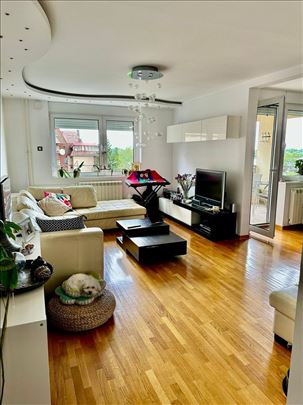 Prodajemo renoviran 3.0 stan, 90m2, Dunavski kej 