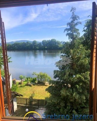 Kuca na prodaju Srebrno jezero na obali jezera