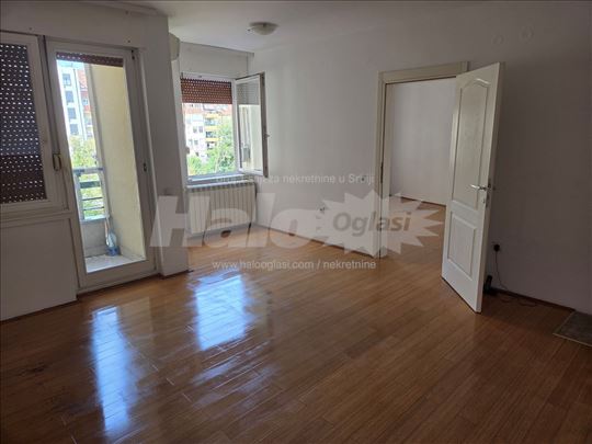 Bul. oslobođenja, Novi Sad, 54m2, prazan, klima