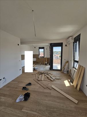 Extra lux salonac kod Doma zdravlja-Bez provizije