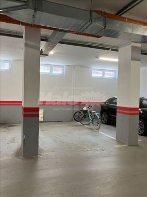 Garažno mesto - Parking mesto u garaži - Novi Sad
