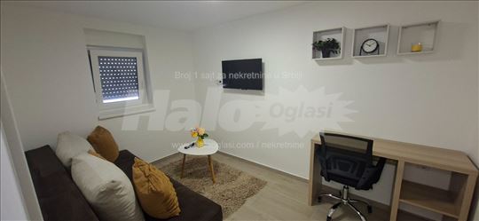 Izdajem potpuno renoviran stan na Zvezdari, 28 m²