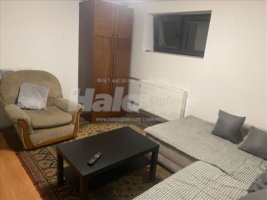 Izdajem sobu u  Železniku