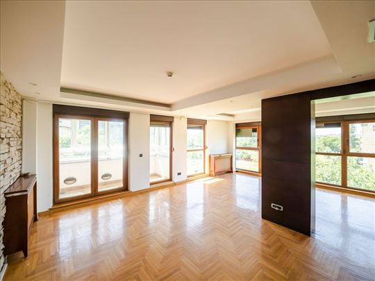 Izdajemo višesoban dvoetažni stan, 174m2, Blok 30
