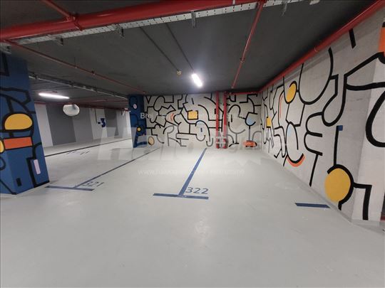 Komforna mesta u lux zgradi - Vukov spomenik