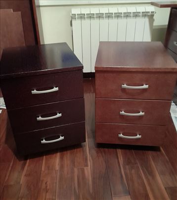 Komode sa fiokama na točkiće