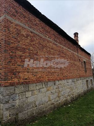 Kuca 400m2 jelovik 22 ara plac centar
