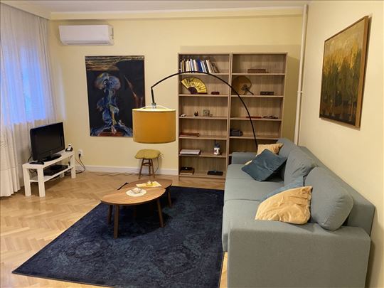 Ljutice Bogdana, Autokomanda, divan stan za zakup