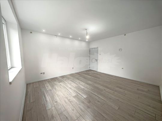 Padinska Skela, kompletno renoviran, uknjižen