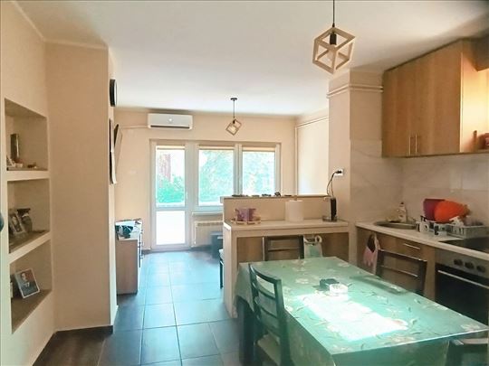 Prodaja,2.5 Renoviran Stan Na Ceraku