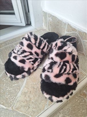 Roze-crne Ugg (Nove)