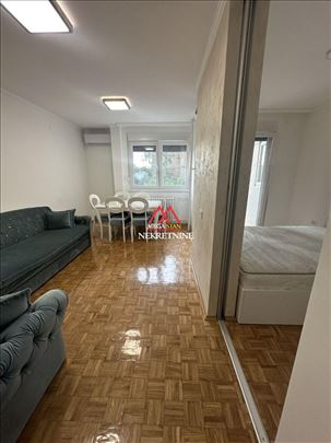 Trosoban renoviran stan - 55m2 - Grbavica