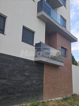 White Hill u Starim Banovcima novogradnja