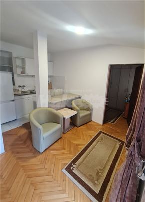 Izdaje se stan - Kosovska ulica, centar Beograda