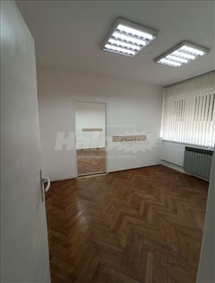 Izdajem stan pogodan za poslovni prostor
