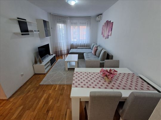 Izdavanje 1.5 Lux stana kod FON-FPN