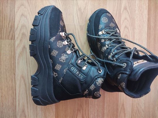 Na prodaju Guess, original, nove, broj 40