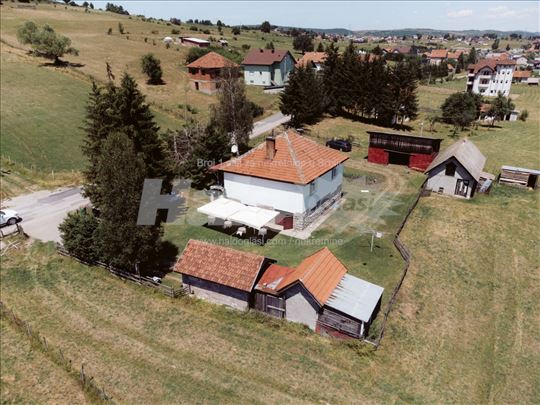 PRODAJE SE KUĆA i objekti na 42 ara placa_Sjenica
