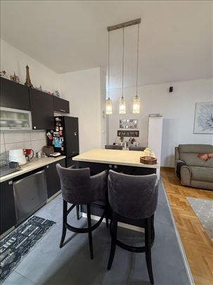 Salonac, renoviran, centar