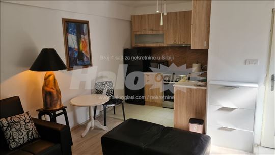 Zemun, Pregrevica, Garsonjera, Lux