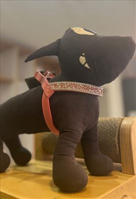 Am za manjeg psa ili macku XS roze sa cirkonima