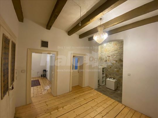 Cetvorosoban salonski stan u strogom centru, Stari