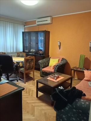 Dvosoban stan 55m2 u Atinskoj ulici