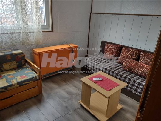 Garsonjera, Severni bulevar, 24m2 , Zvezdara