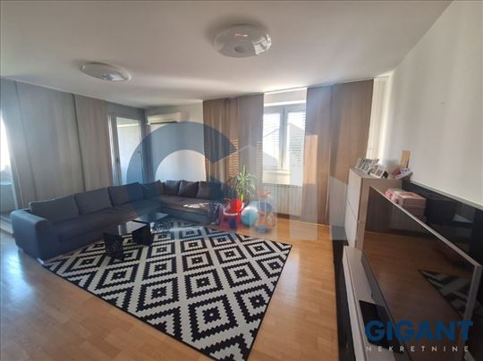 Gundulićev venac, 104m2, hitna prodaja, 2 garaže