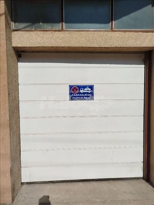 Izdajem parking mesto