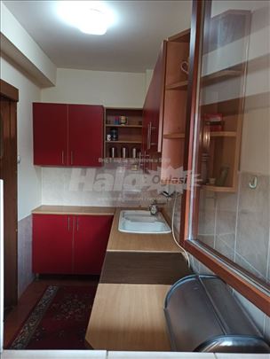 Izdajem stan centar 