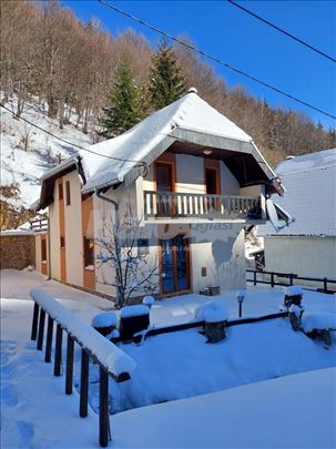 Jedinstveno, kuća na samoj ski stazi !