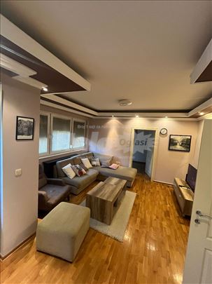 Komforan trosoban stan , parking , Pet-friendly