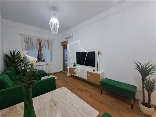 Luksuzna novogradnja, namešten, odlična lokacija I