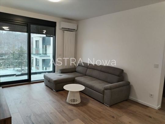 Lux novogradnja sa garažom