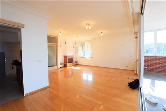 Penthouse kod Botaničke bašte sa 3 terase
