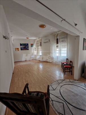Poslovni prostor, 70m2, stambena zgrada, prizemlje