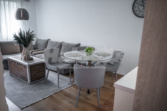 Potpuno RENOVIRAN, uknjižen stan, Šumice ( 38m2).