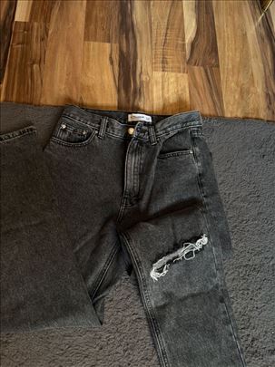 Prodajem crne farmerke sa slike