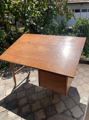 Ručno izrađen sto za tehničko crtanje