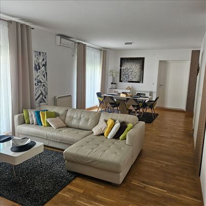Trosoban Namešten stan na Crvenom krstu - 110m2 