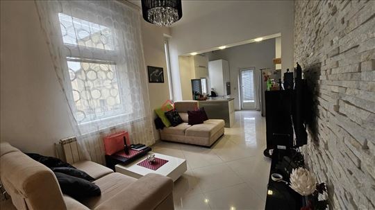 Charming Flat with 2 Terraces, City Center