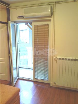 Ekonomski fakultet,Lux,namešten,miran, osvetljen