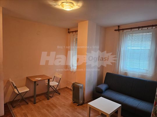Izdajem lux garsonjeru u Kneževačkoj