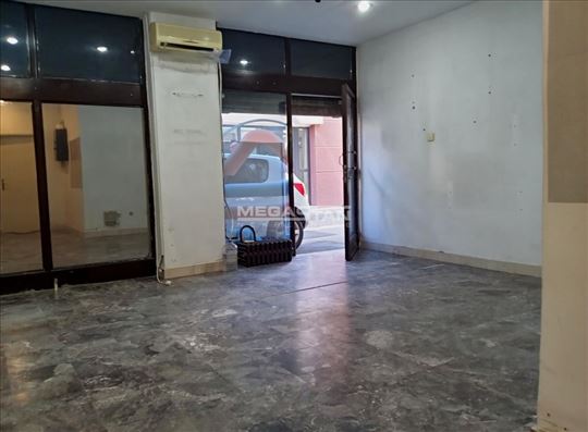 Lokal u Kumodraškoj, odmah useljiv