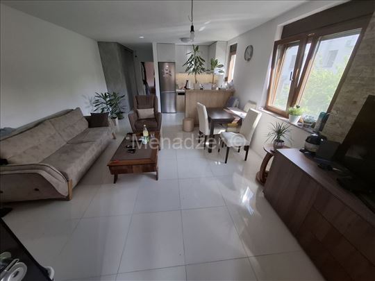 Petlovo Brdo 88m2+24m2 garaza,10m2 ostava pr+1+ptk