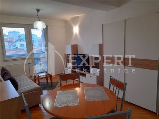 Izdaje se jednosoban namešten  stan, 29m2, Crveni 