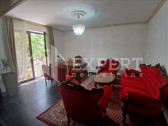 Izdaje se poslovni prostor u centru, 26m2