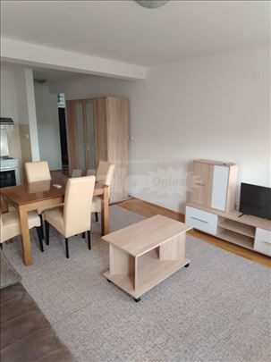 Izdajem jednosoban stan, Čair, 42 m2